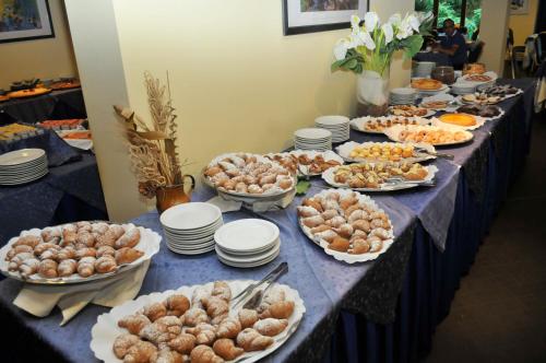 Makanan di atau berdekatan hotel