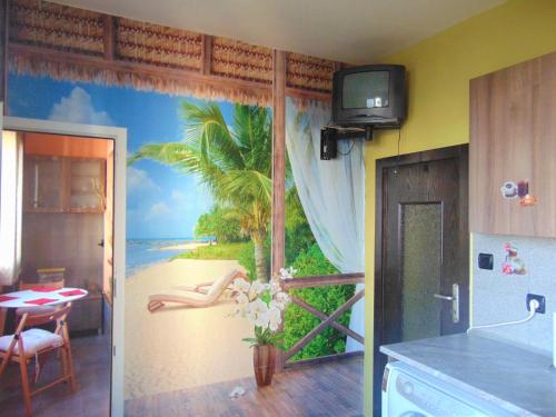 uma cozinha com um mural de uma cena de praia em Business Park Apartment em Sófia