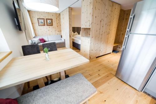 Aparthotel Steger Wagrainにあるキッチンまたは簡易キッチン