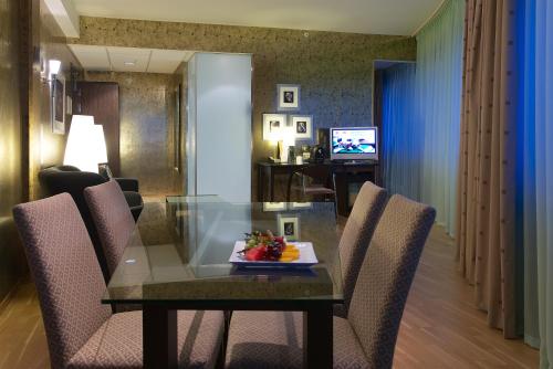 a dining room with a glass table and chairs at Home Hotel Aurora in Tromsø
