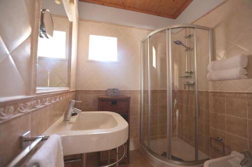a bathroom with a sink and a shower at Quinta do Pinheiro Manso - Holidays Villa - Marinha Beach in Carvoeiro