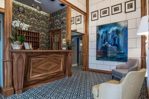 a lobby with a desk and a painting on the wall at Hotel Damaso in Rome