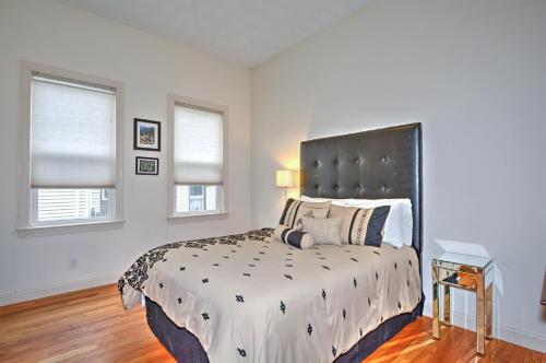 Ліжко або ліжка в номері Egleston Square Condo Jamaica Plain