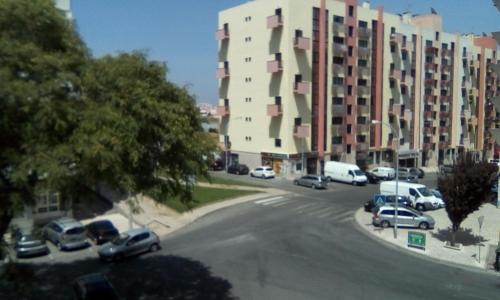 Η γειτονιά γύρω από ή μία γειτονιά κοντά σε αυτό το δωμάτιο σε οικογενειακή κατοικία
