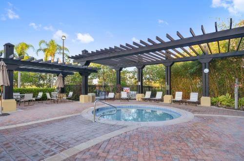 Bazén v ubytování Orlando Resort Rentals at Universal Boulevard nebo v jeho okolí