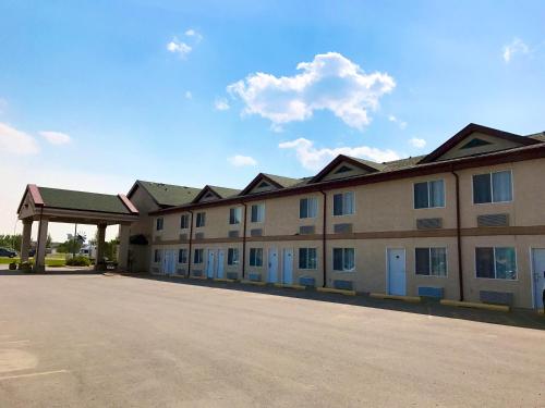 a large building with a lot of windows at Super 8 by Wyndham Kindersley in Kindersley