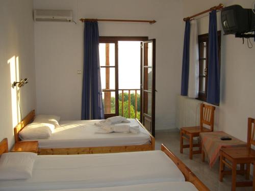 Postel nebo postele na pokoji v ubytování Hotel Tsagarada