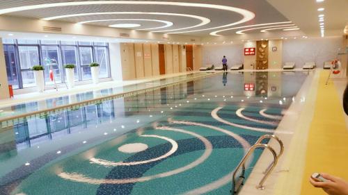 a pool in a building with a labyrinth in the floor at Jingling Shihu Garden Hotel  in Suzhou