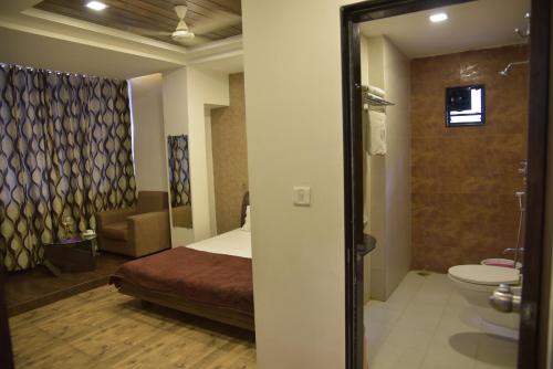 Een badkamer bij Hotel Alankar