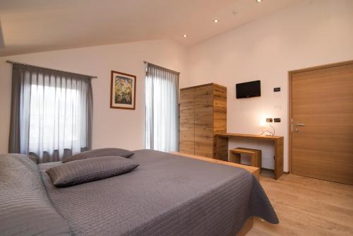TV a/nebo společenská místnost v ubytování Hotel Ferrovia