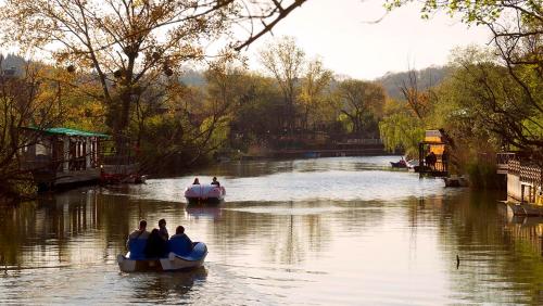 a group of people riding in boats on a river at The Escape Hotel in Agva