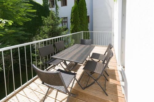 Балкон или терраса в Vienna Stay Apartments Pezzl 1170
