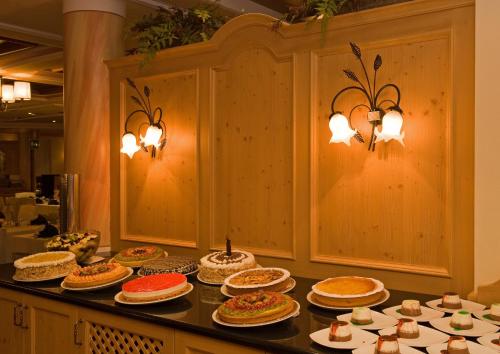 Makanan di atau berdekatan hotel
