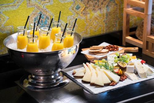 Jídlo v hotelu nebo okolí