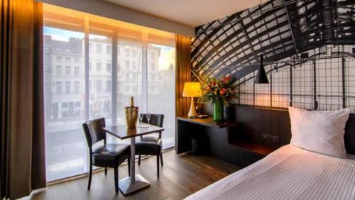 Postel nebo postele na pokoji v ubytování De Keyser Hotel