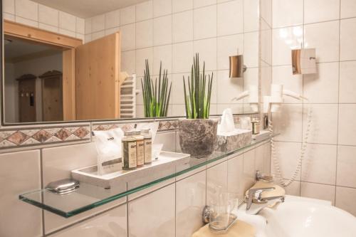 A bathroom at Hotel Kristall