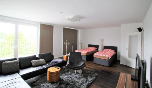 a living room with a couch and a bed at Dorya am Ring in Cologne