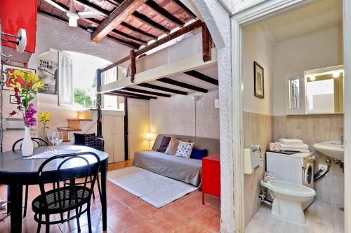 A seating area at Pretty Flat Trastevere