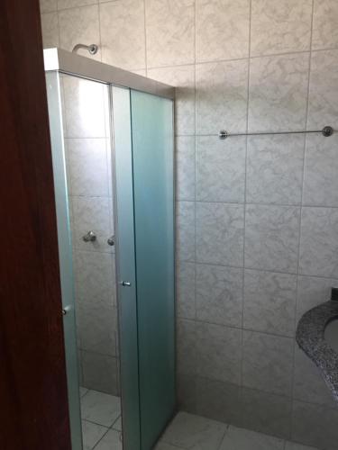 A bathroom at Ipê Guaru Hotel