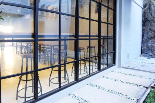 Balkón nebo terasa v ubytování Livinn Hostels Gubeng Station Surabaya
