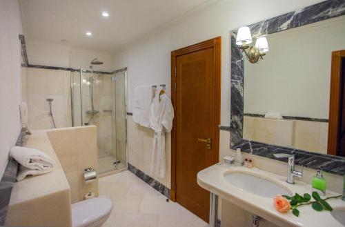 A bathroom at Abakan Hotel