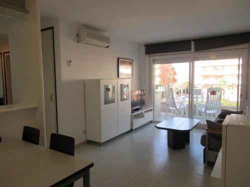 Blaumar B-18 Inmoestarit