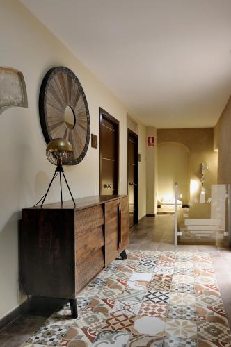 a room with a large mirror on the wall at Plaza Sandra in Trujillo