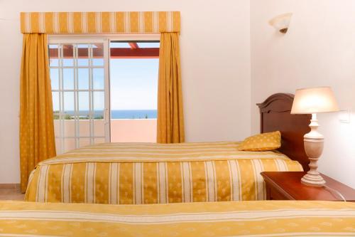 Кровать или кровати в номере Moradias Villas Rufino