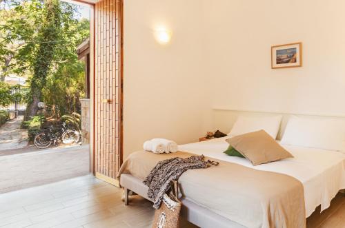 a bedroom with a bed and a sliding glass door at B&B Viale dei Pini in Castellaneta Marina 