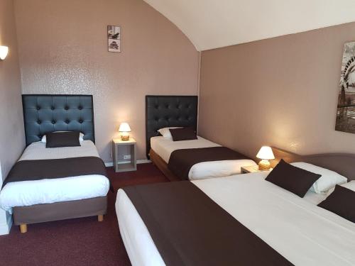 Postel nebo postele na pokoji v ubytování Hôtel Port Beach