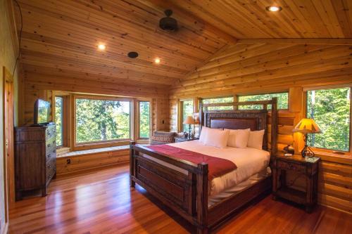 Una cama o camas en una habitación de Solbakken Resort