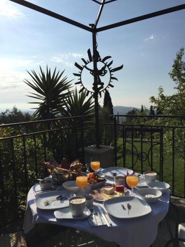 a table with plates of food on top at Les 4 éléments in Tourrettes-sur-Loup