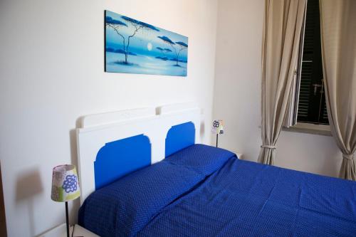 a bedroom with a blue bed with a blue bedspread at Casa Baia Luna in Ponza