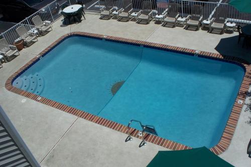 an overhead view of a swimming pool with chairs at Sunrise Motel in Seaside Heights