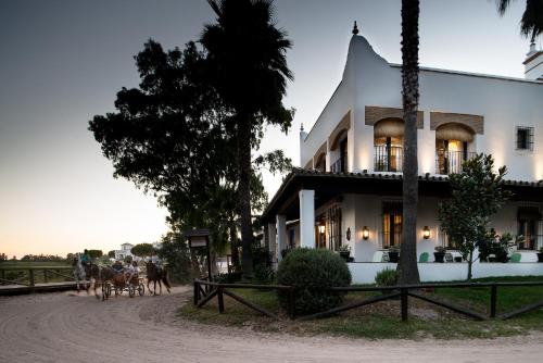 Hotel La Malvasía — Property building