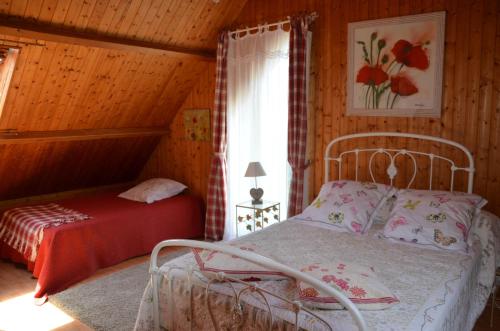 a bedroom with a bed and a window at Chambres d'hotes du creulet in Crouay