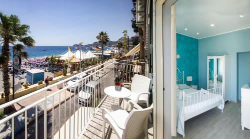 A bed or beds in a room at Ciao Ciao Rooms