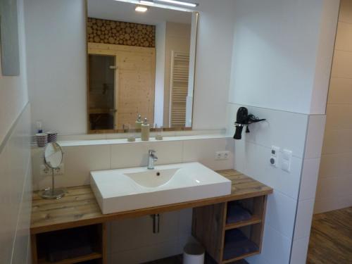 a bathroom with a sink and a mirror at Landgut Wagnerfeld in Altmünster