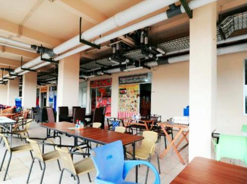 Restoran atau tempat lain untuk makan di Apartment The Suites Metro by Yudis