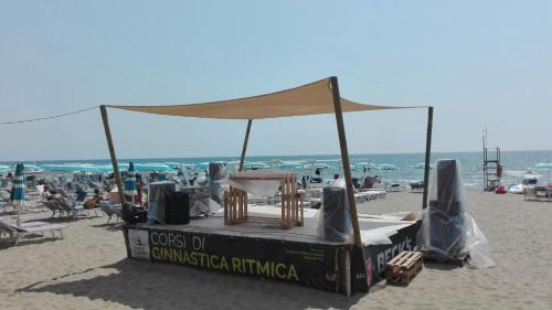 a tent on the beach with a crowd of people at Hotel Rosy in Battipaglia