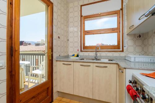 Kuchyňa alebo kuchynka v ubytovaní Costabravaforrent Masferrer
