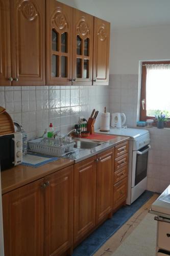Majoituspaikan Apartment Eka keittiö tai keittotila