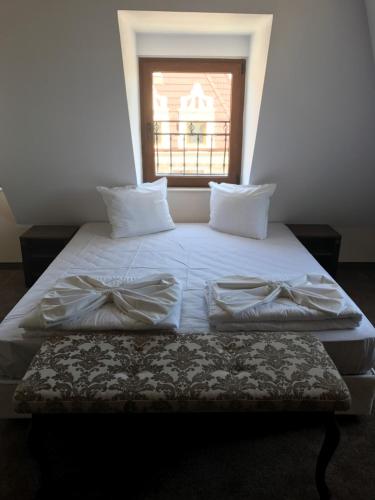 Postel nebo postele na pokoji v ubytování Hotel Aristokrat