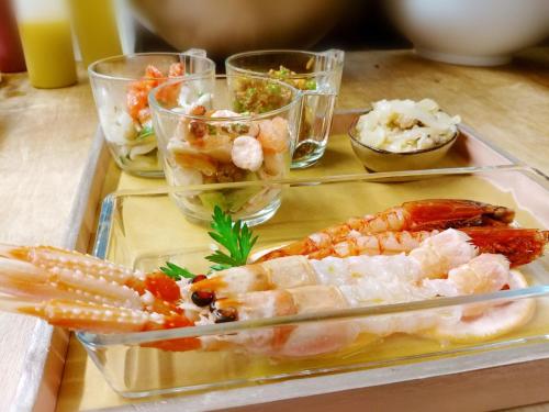 a tray of food with shrimp and corn on a table at Hotel Locanda Al Sole in Castello di Godego
