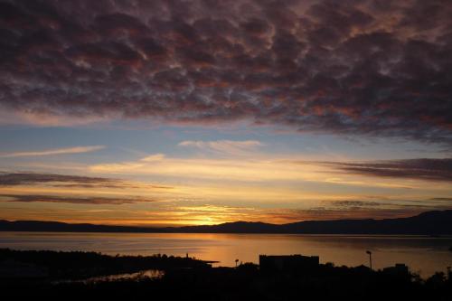 a sunset over a large body of water at Kvarner View Rooms in Kraljevica