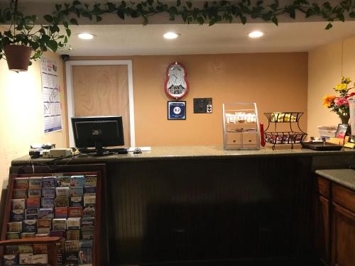 Η κουζίνα ή μικρή κουζίνα στο Klamath Motor Lodge