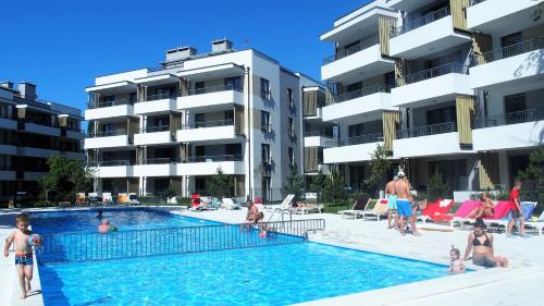 a group of people in the swimming pool at a hotel at APD Apartments - Rezydencja Ustronie Morskie in Ustronie Morskie