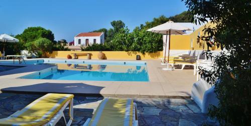 Бассейн в Porfyris Hotel или поблизости