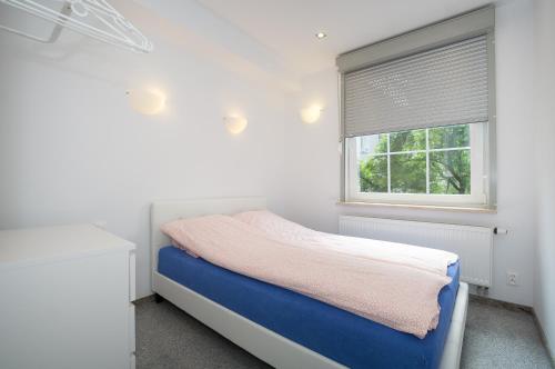 Ένα ή περισσότερα κρεβάτια σε δωμάτιο στο Apartament Sopocki