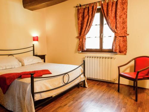 Ένα ή περισσότερα κρεβάτια σε δωμάτιο στο Detached Apartment near Todi with Private Pool
